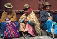 Místní obyvatelé si potrpí na tradiční oděv, ke kterému neodmyslitelně patří klobouk.