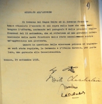Mnichovská dohoda a podpisy, jež ji stvrdily.