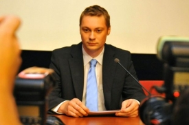 Jan Morava zvažuje pozastavení členství ve straně.