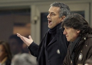 Mourinho reaguje během utkání s Janovem.