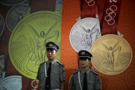 Medaile rovnají se sport. Policisté bezpečí. Platí to i v Pekingu?
