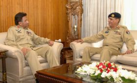 Parvíz Mušaraf a nový velitel armády Ašfak Parvíz Kajani