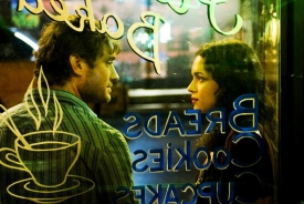 Jude Law a Norah Jonesová ve filmu Moje borůvkové noci.