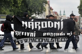 Sraz př&iacute;znivců krajn&iacute; pravice v Hradci Kr&aacute;lov&eacute;.