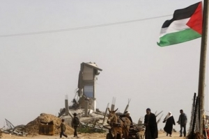 Nad troskami domů v Gaze stále vlají vlajky jednotné Palestiny.