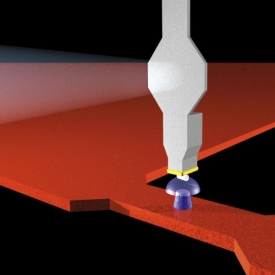 Jemné pohyby vahadla registruje laserový paprsek (zobrazen zleva).