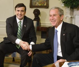 Předčasné sliby? Bush s gruzínským prezidentem Saakašvilim (2008).