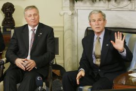 Radarové souznění. Topolánek a Bush v Bílém domě, 27. 2. 2008.
