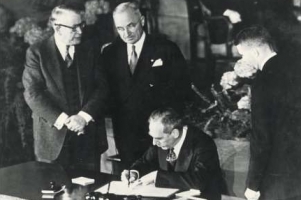 Podpis Severoatlantické smlouvy roku 1949.