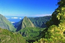 O dramatické přírodní scenérie není na Réunionu nouze.