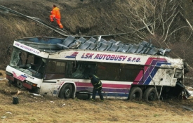 Řidič havarovaného autobusu u Nažidel zůstává ve vězení.