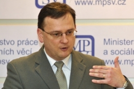 Ministr práce a sociálních věcí Petr Nečas bojuje za horníky.