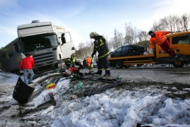 V únoru při dopravních nehodách zemřelo 24 lidí.