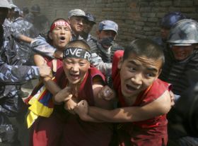 Zatýkání tibetských aktivistů v Nepálu.