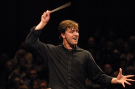 Dirigent Tomáš Netopil má zkušenosti se špičkovými orchestry.