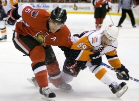 Zápas NHL mezi New York Islanders a Ottawa Senators.
