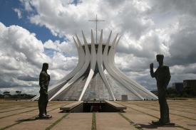 Dílo architekta Oscara Niemeyera přiblíží výstava fotografií.