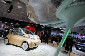 Na autosalonu v Paříži Nissan prezentoval mimo jiné koncept Nuvu.