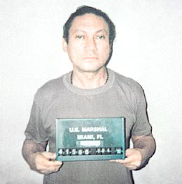 Manuel Noriega na vězeňské fotografii