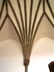 Pozdně gotické chrámové detaily.