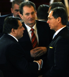 Volba prezidenta. Zleva Jiří Paroubek, Josef Novotný a Jan Švejnar.