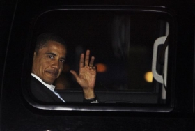 Co chystá Obama? Černý senátor se po primárkách vrací domu do Chicaga.
