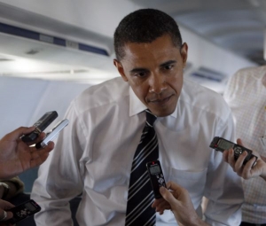 Barack Obama mezi reportéry.