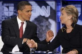 Hillary Clintonová a Barack Obama během debaty CNN v Texasu.