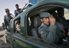 Obama odjíždí. Balí to i afghánští vojáci strážící ulice Kábulu.
