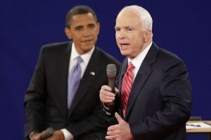 Oba kandidáti při prezidentské debatě v Nashvillu.