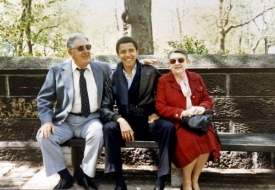 Obama s prarodiči z matčiny strany v době svých studií.