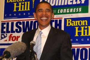 Barack Obama má k pořádnému úsměvu důvod. Peníze mu nechybí.
