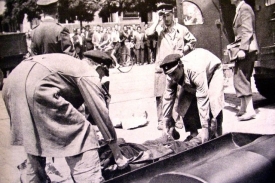 Oběť nehody v roce 1948.