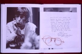 Lennonovy brýle (1)