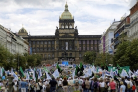 Demonstrace odbor&aacute;řů na V&aacute;clavsk&eacute;m n&aacute;měst&iacute;.