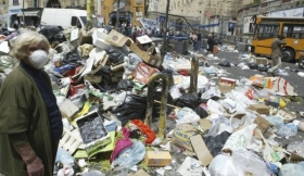 Odpadková krize v Neapoli. Berlusconi slibuje rychlé řešení...