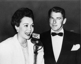 Wymanová a Reagan na premiéře v roce 1945
