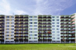 Zkušenosti s rekonstrukcemi panelových domů má firma Oknoservis.