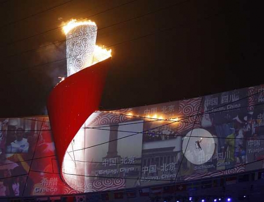 Zapálení olympijského ohně.