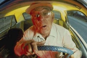 Staří řidiči by měli dostat nová skla (ilustrační foto).