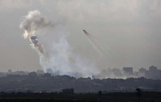 Izrael odpovídá na útoky Hmasu po jednostranném příměří.