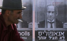 Ehud Olmert na plakátu v Jeruzalémě