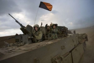 Izraelští vojáci se vracejí z akce v severní Gaze.