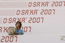 Jedna z pořadatelů MS v Ósace před slavnostním zahájením.