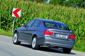 S pohonem všech kol BMW 330d akceleruje na stovku za šest vteřin.