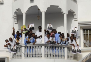 Stoupenci sesazeného prezidenta Sídího uld Šajcha Abdalláhího.