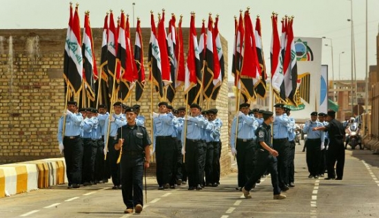 Irácké bezpečnostní síly na slavnostním ceremoniálu.