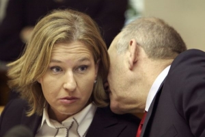 Premiér Olmert a ministryně zahraničí Livinová. I oni rozběhli kampaň.