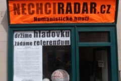 Sídlo v Bělehradské ulici, kde oba aktivisté drží hladovku.