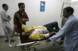 Jen do jedné islámábádské nemocnice přivezli stovku zraněných.